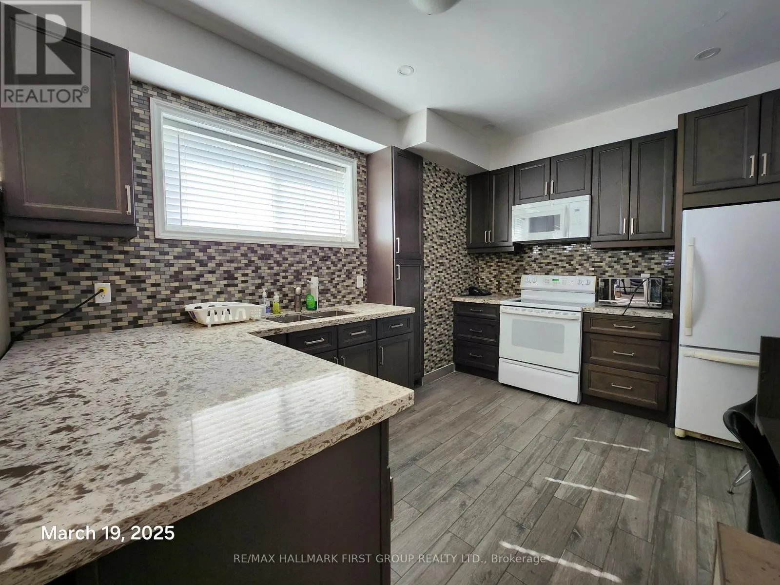1 - 1400 DUNDAS STREET E