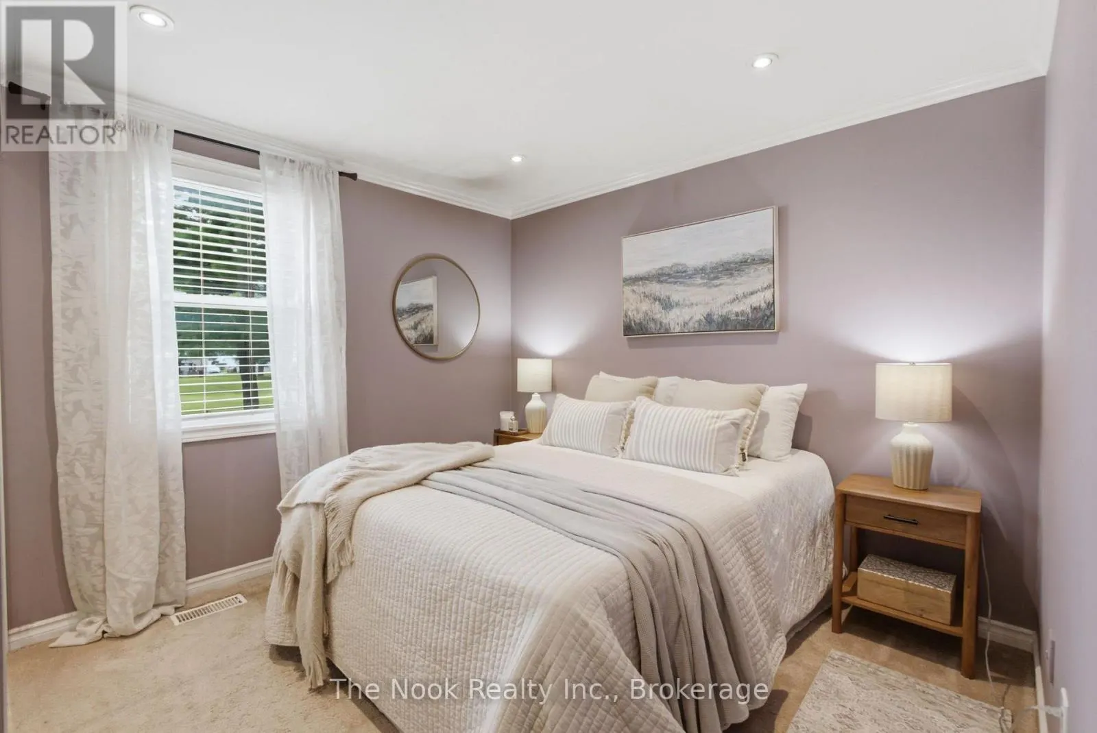 7 PINERIDGE CRESCENT
