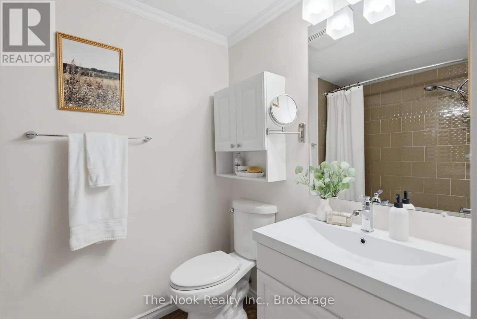 7 PINERIDGE CRESCENT