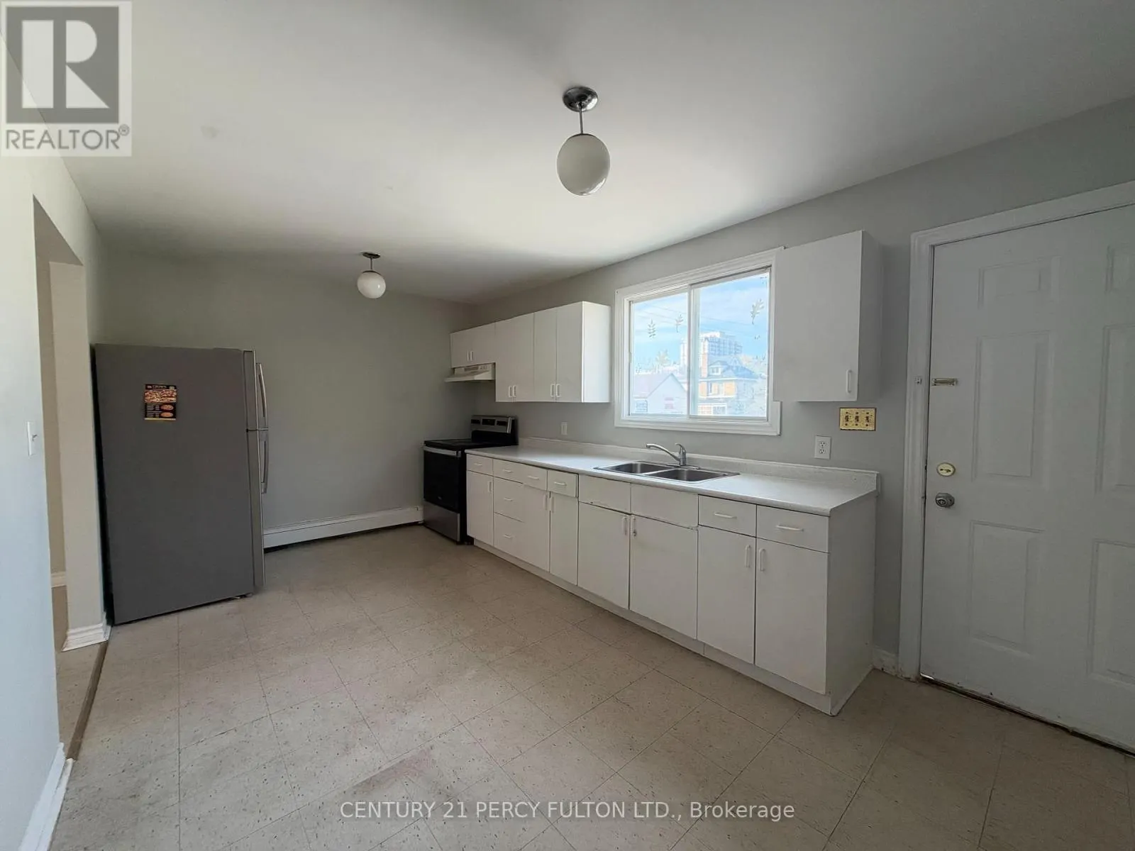 86 BROCK STREET E