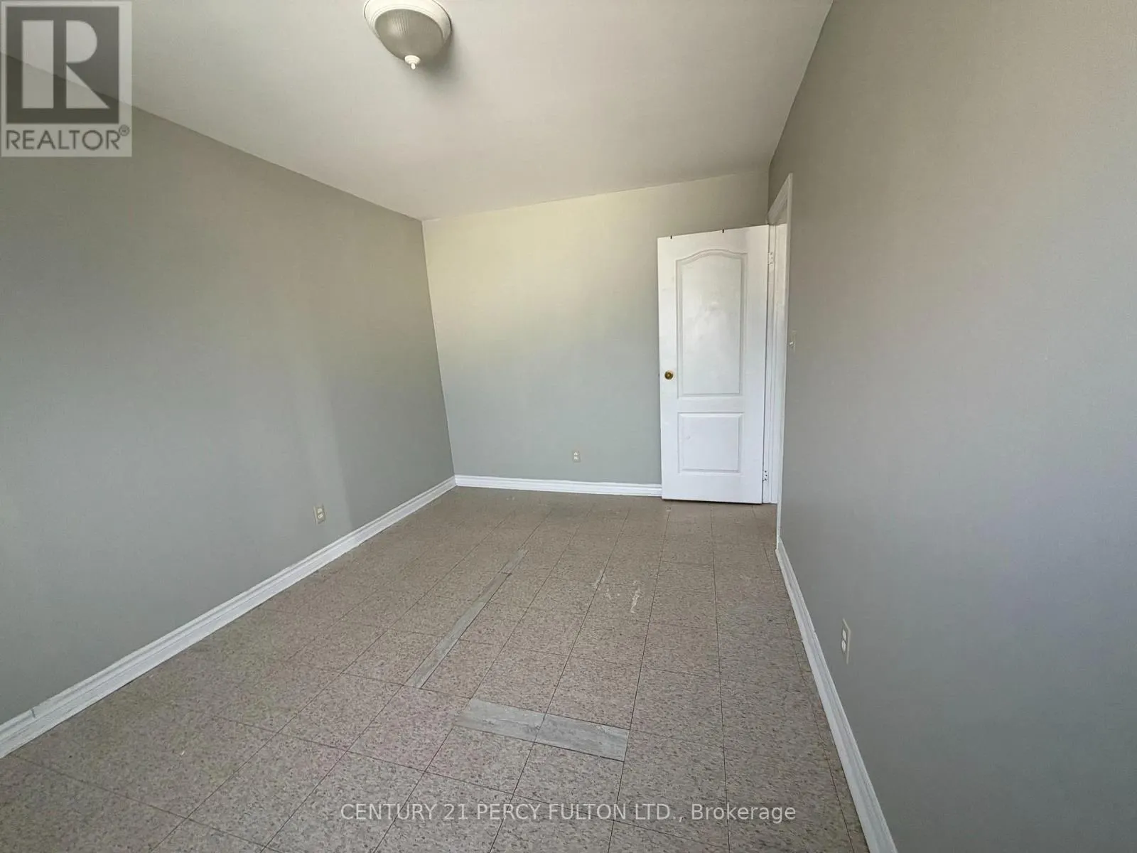 86 BROCK STREET E