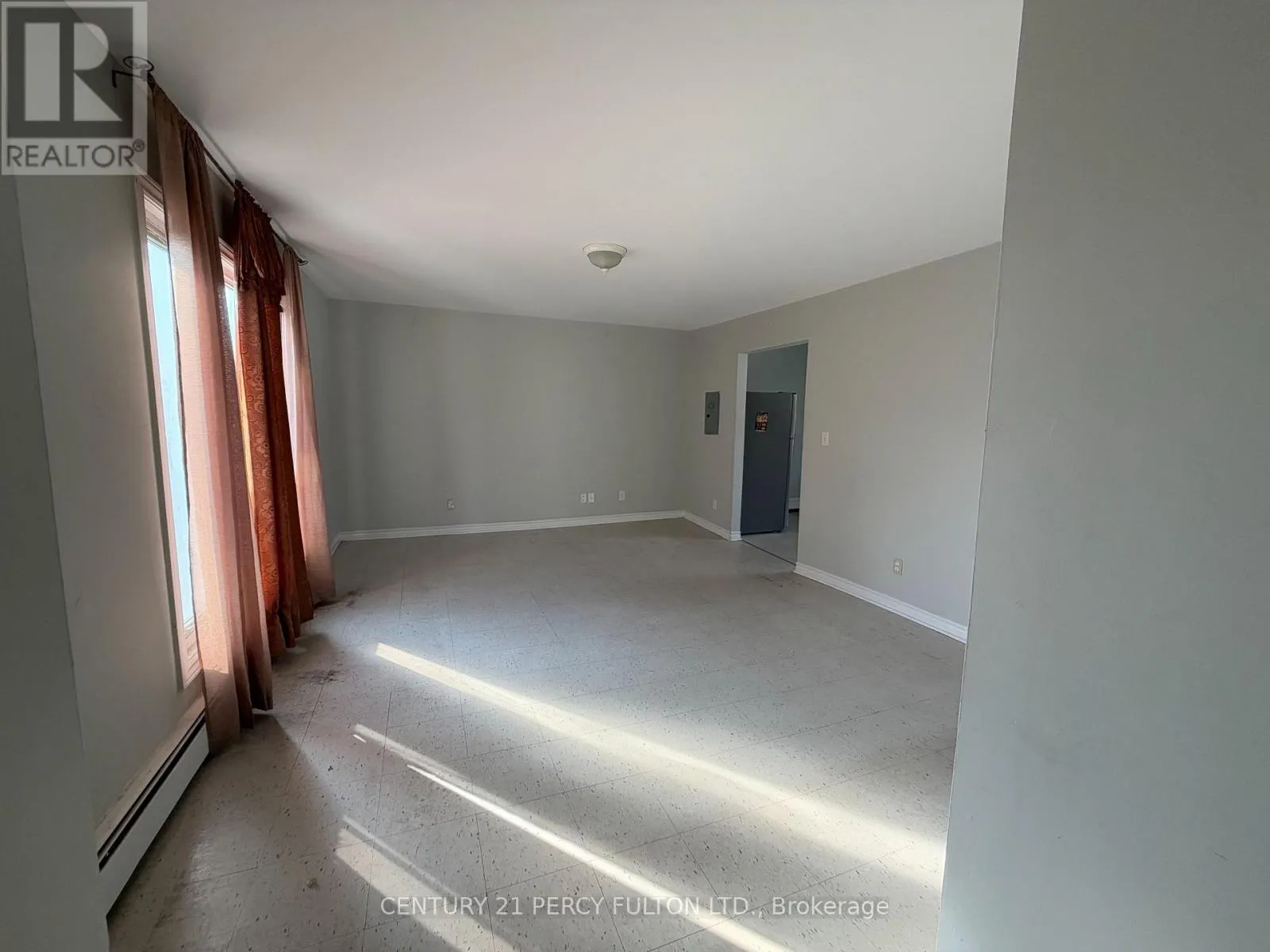 86 BROCK STREET E