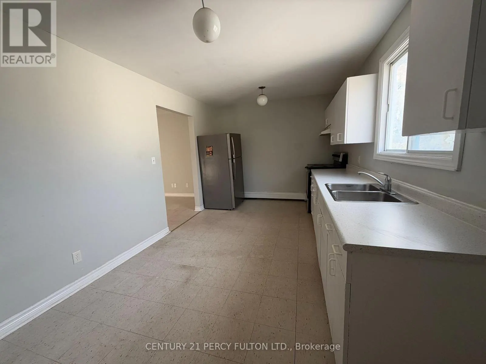 86 BROCK STREET E