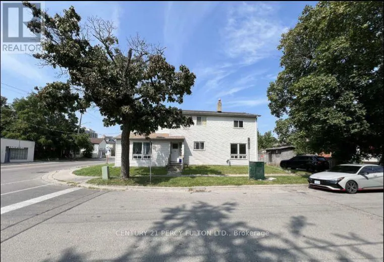 86 BROCK STREET E