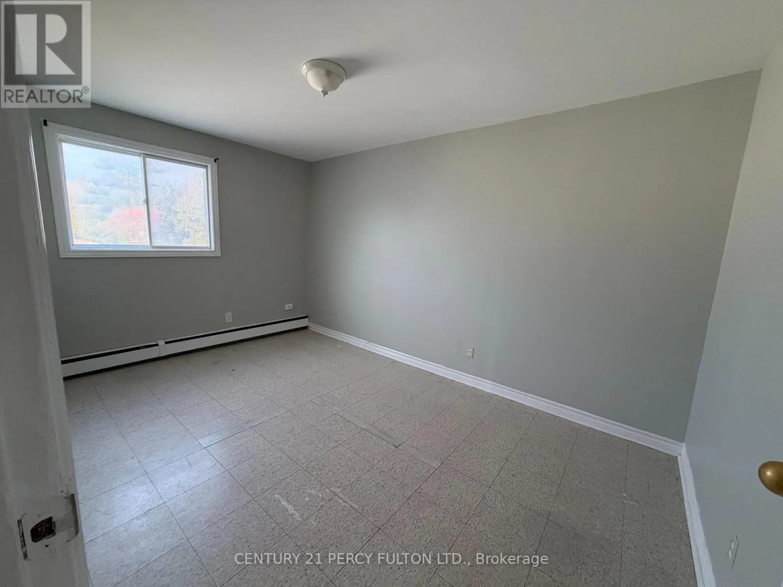 86 BROCK STREET E