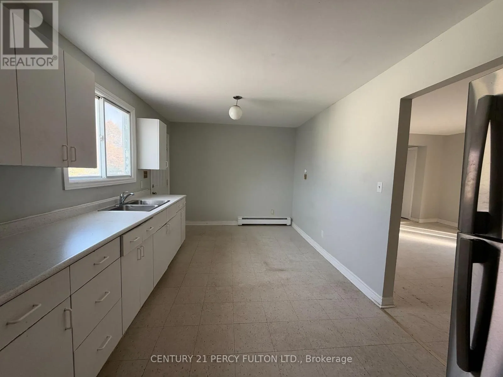 86 BROCK STREET E