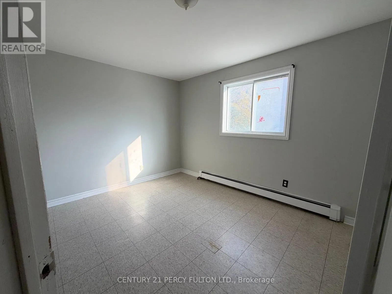 86 BROCK STREET E