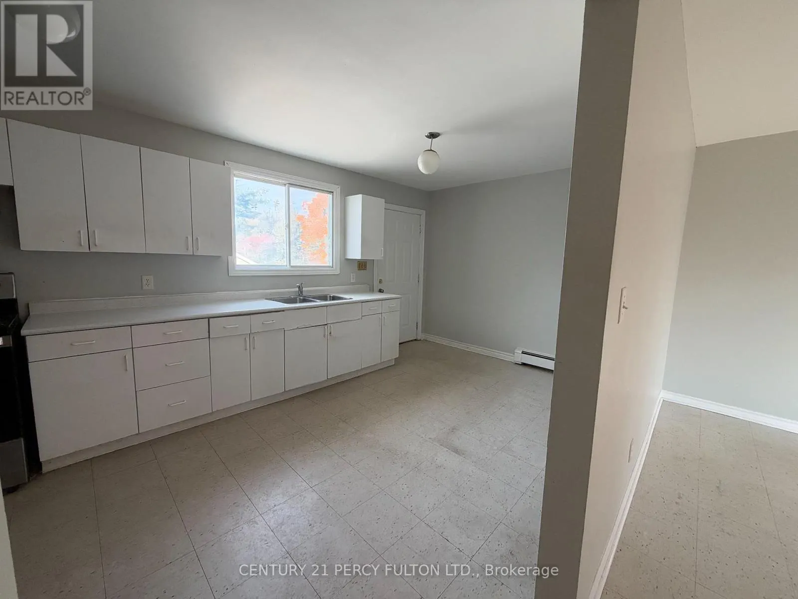 86 BROCK STREET E