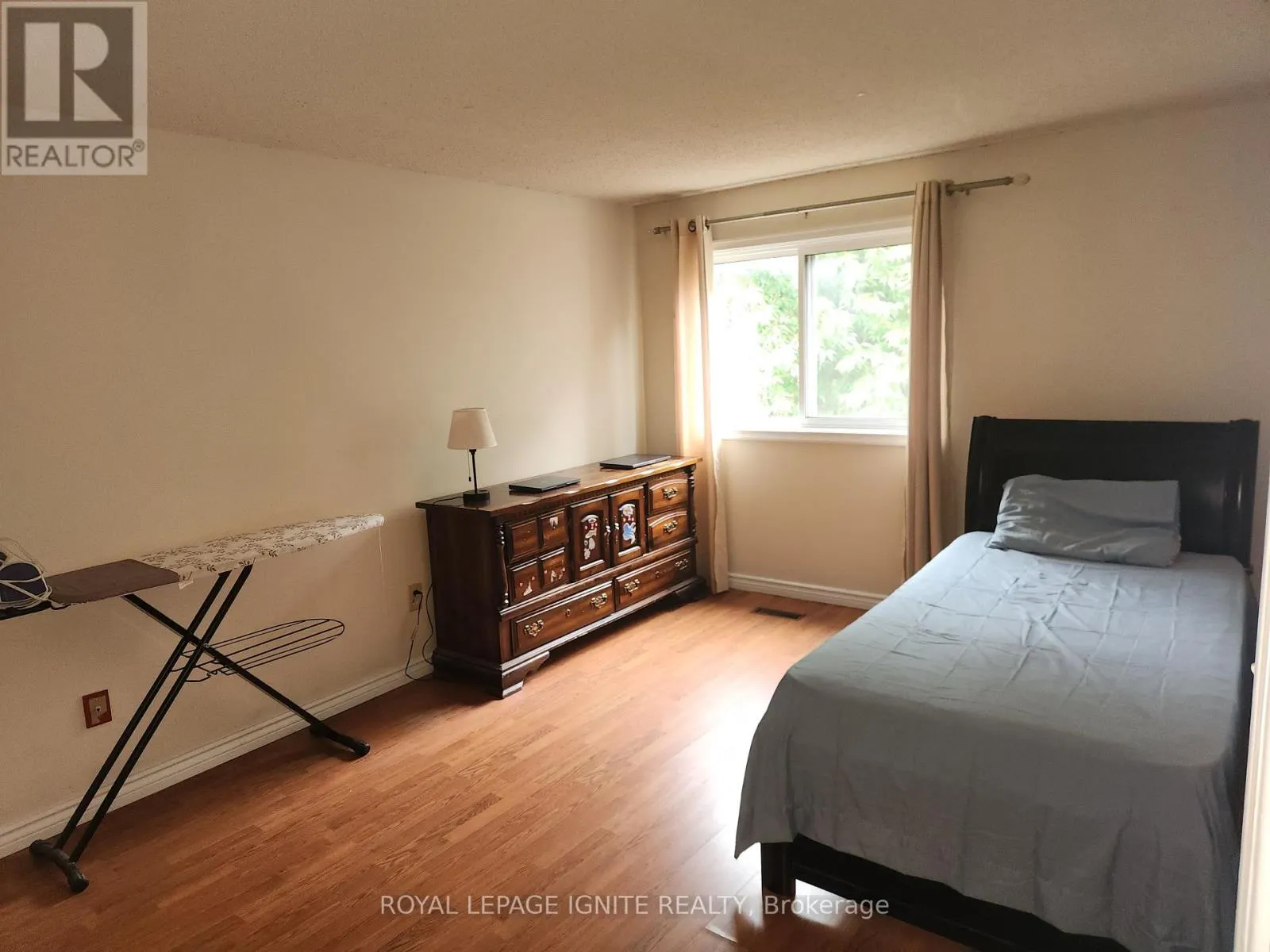 33 LYSANDER COURT