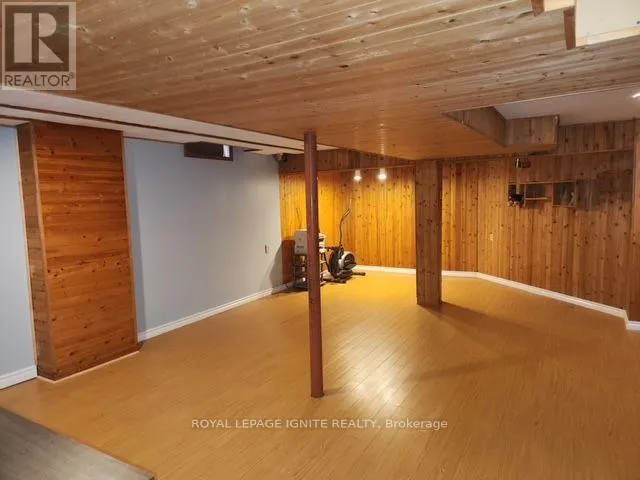 33 LYSANDER COURT