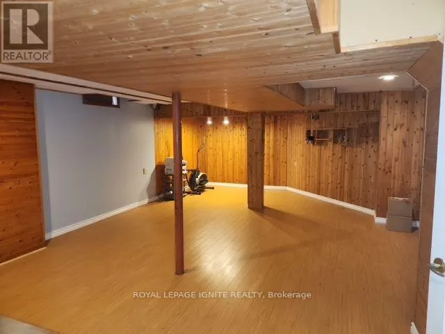 33 LYSANDER COURT