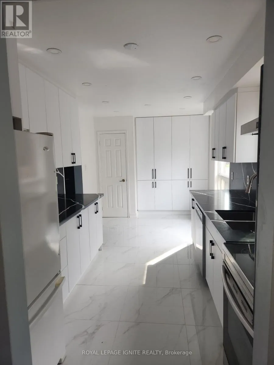 33 LYSANDER COURT