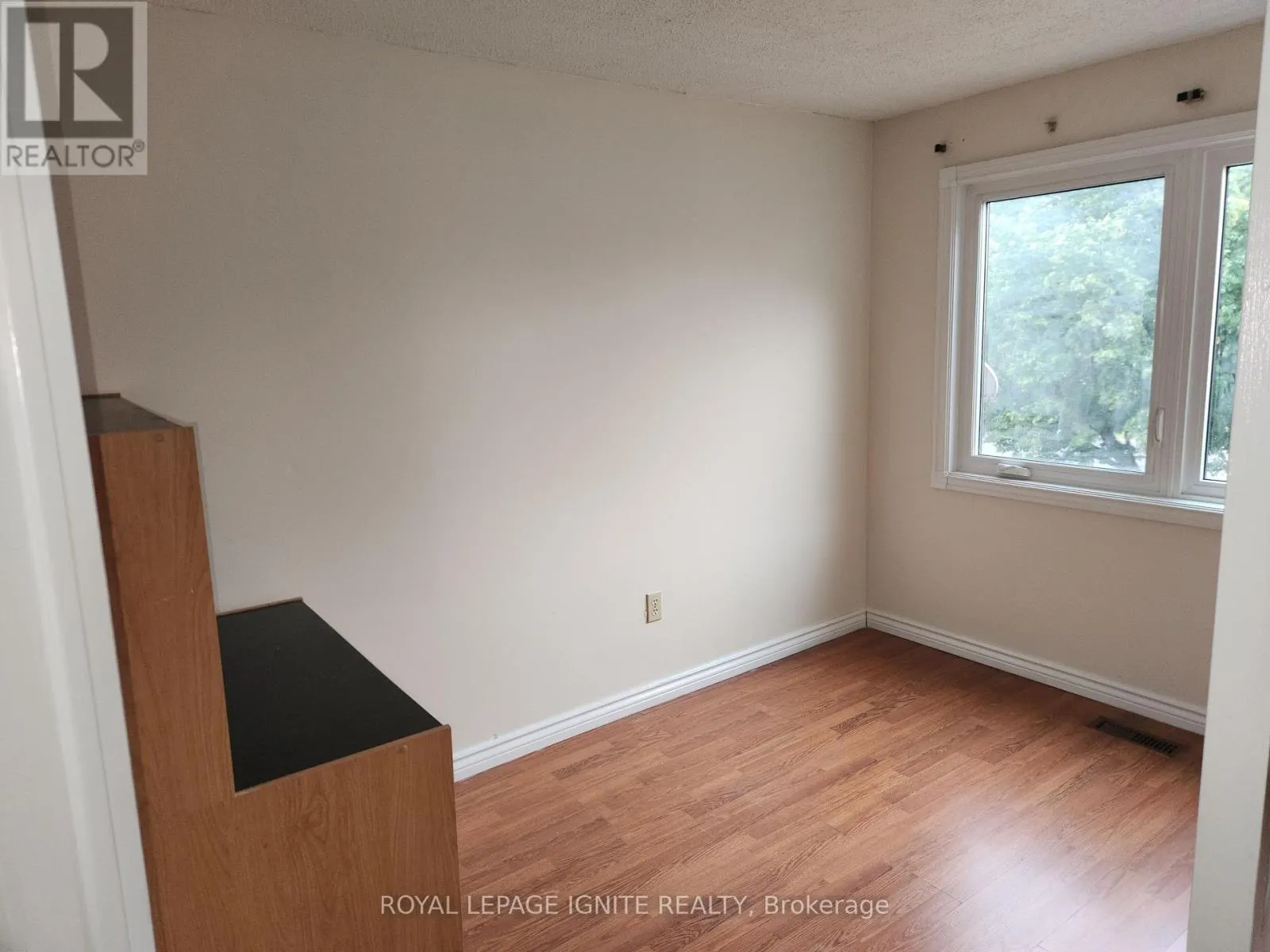 33 LYSANDER COURT