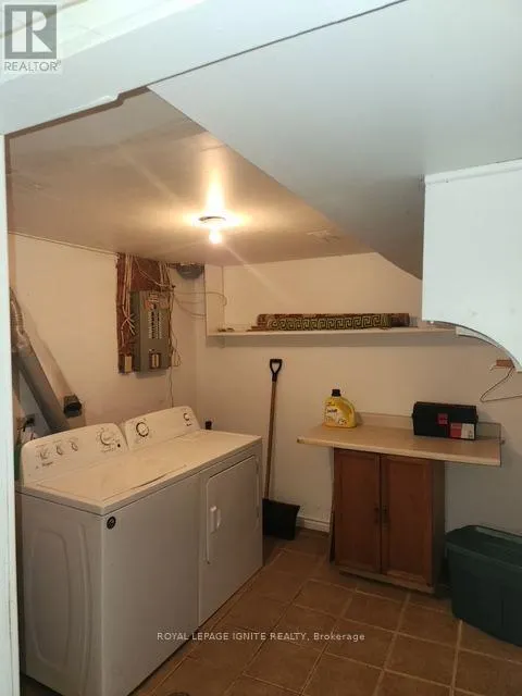 33 LYSANDER COURT