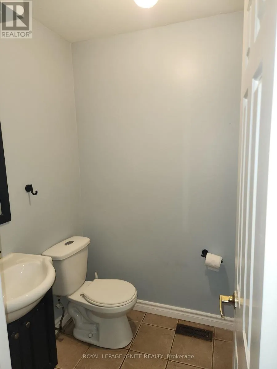 33 LYSANDER COURT