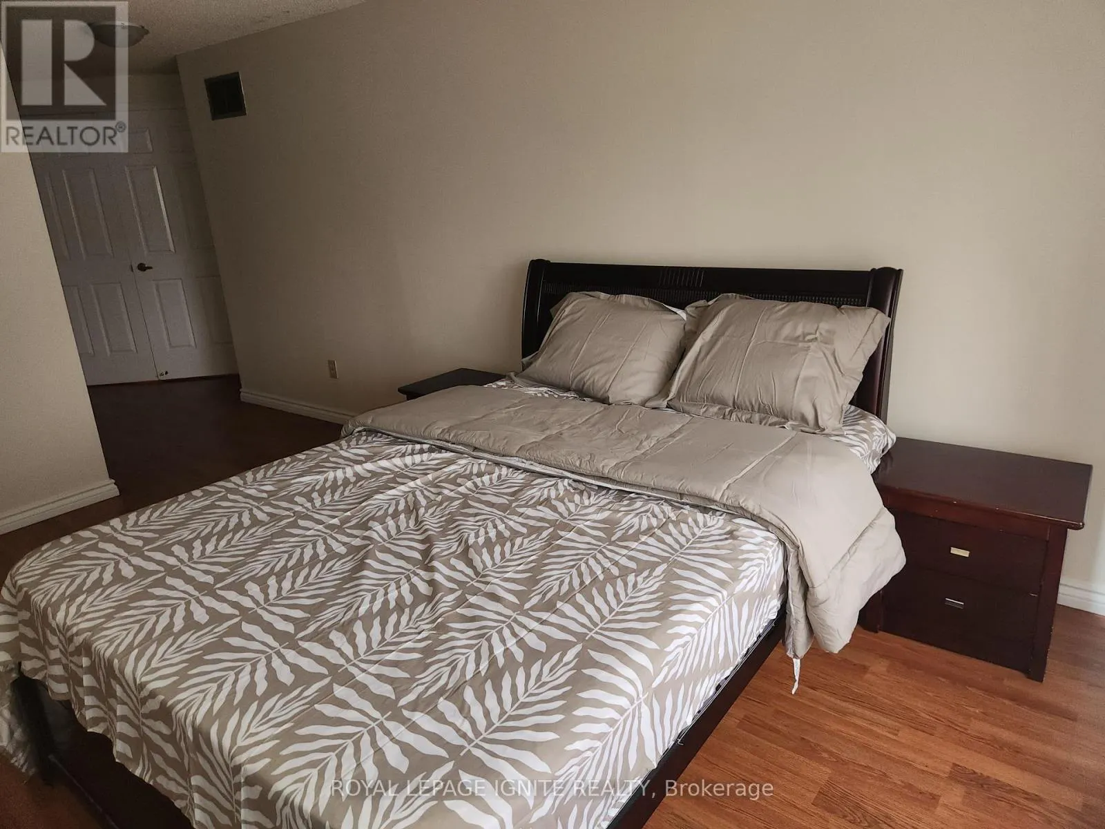 33 LYSANDER COURT