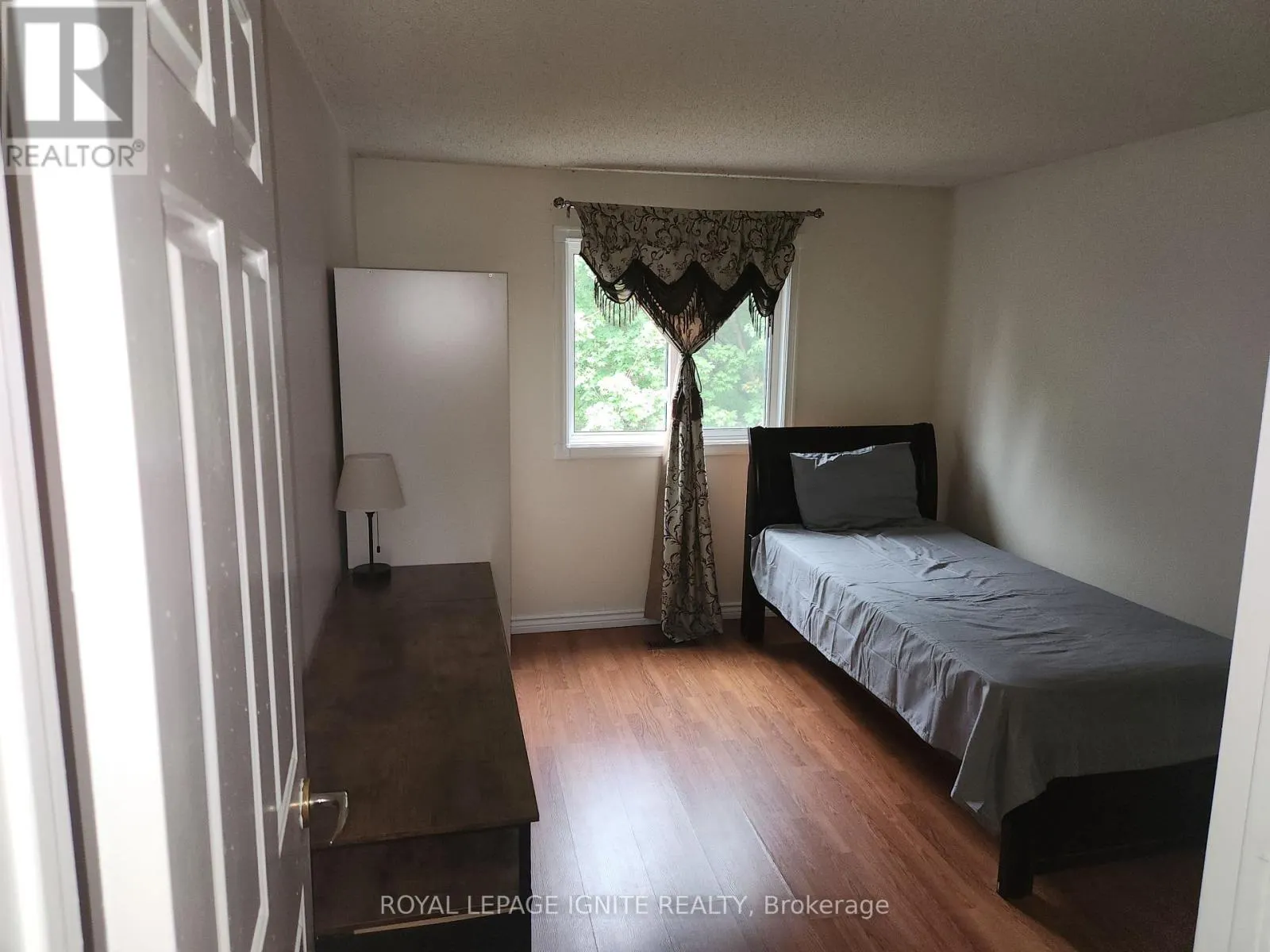 33 LYSANDER COURT