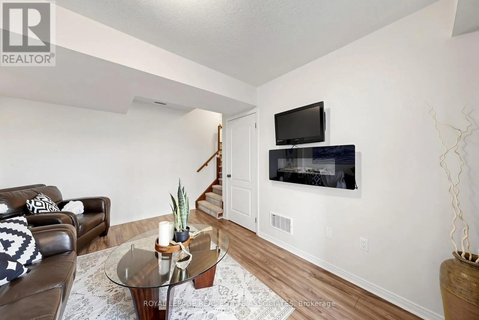 22 BENJAMIN WAY