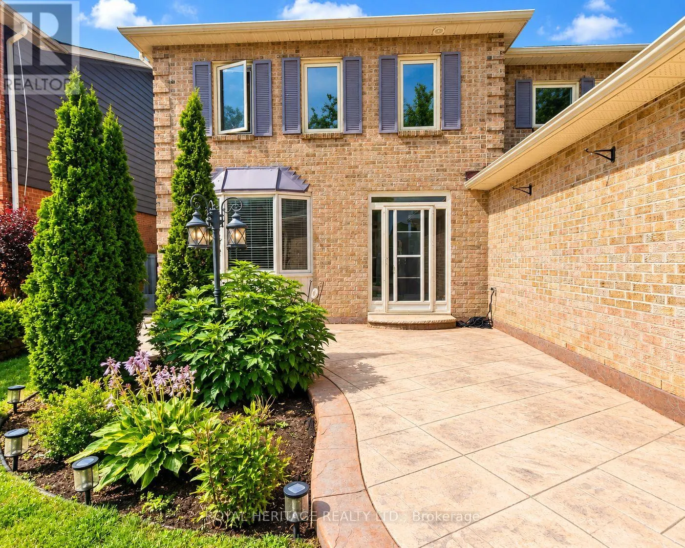 1221 FIELDSTONE CIRCLE