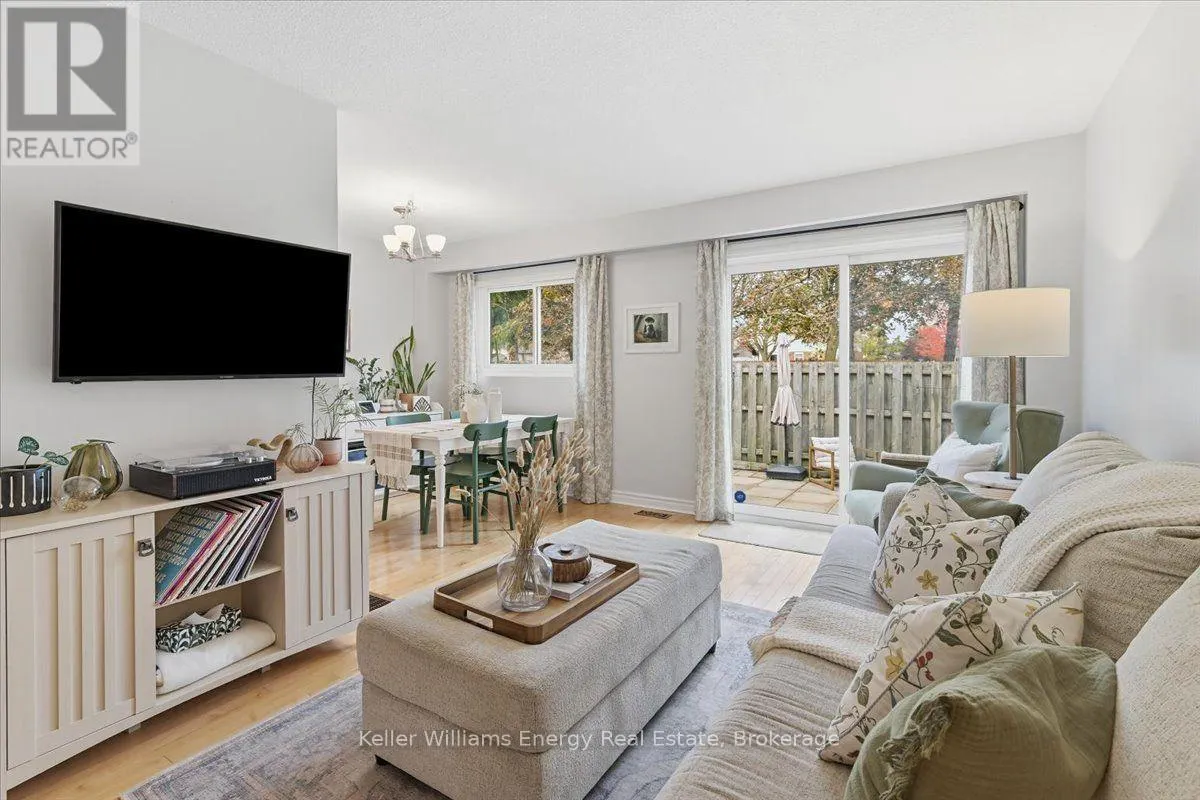 10 - 945 BURNS STREET W #10