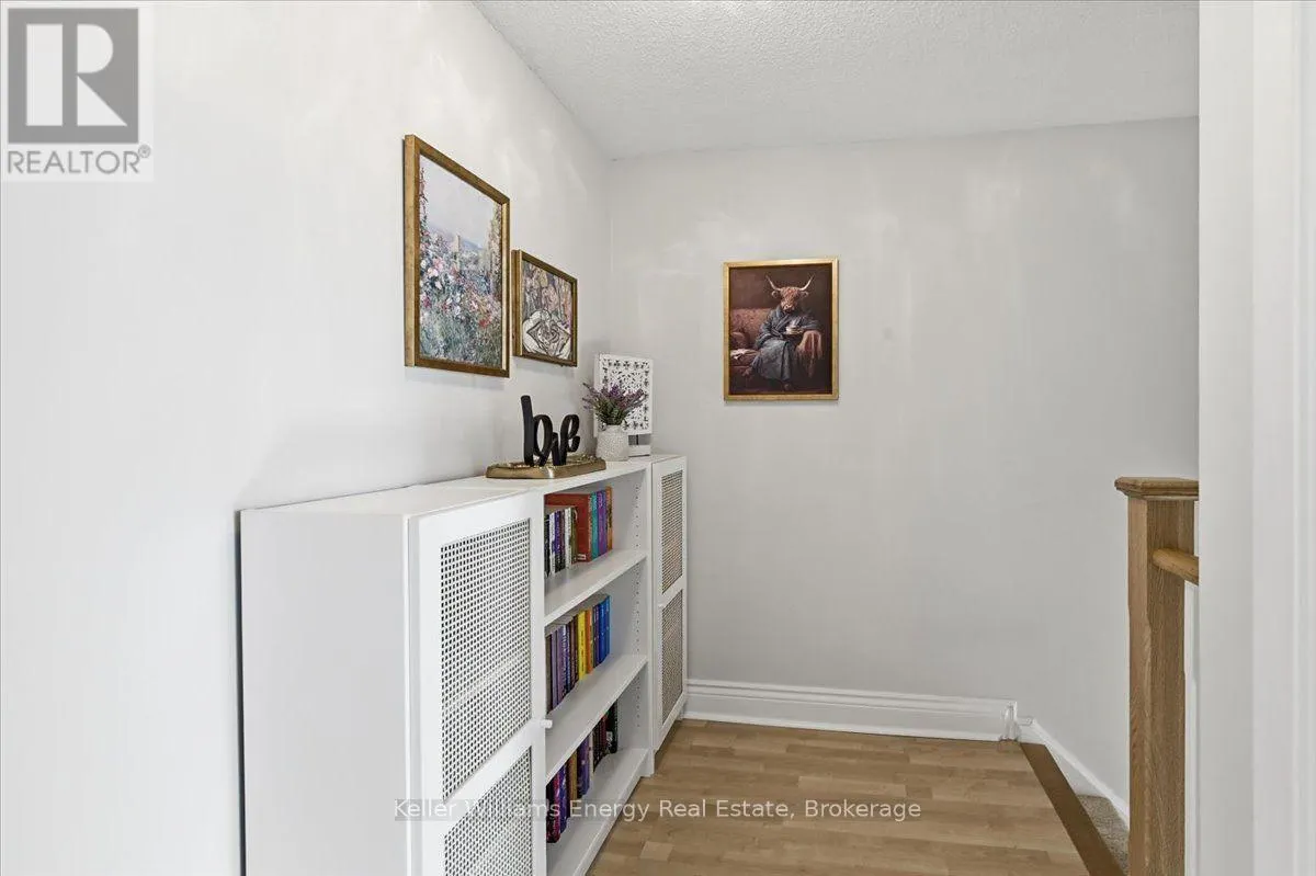 10 - 945 BURNS STREET W #10