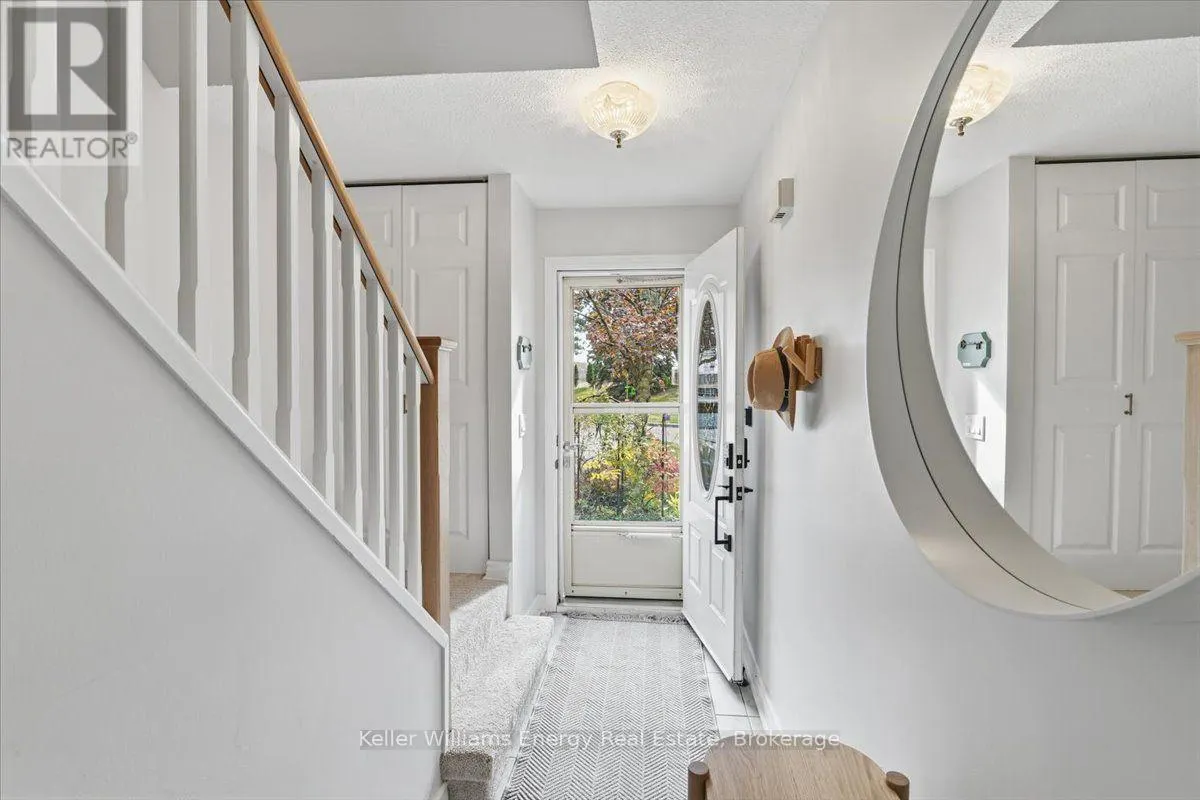 10 - 945 BURNS STREET W #10