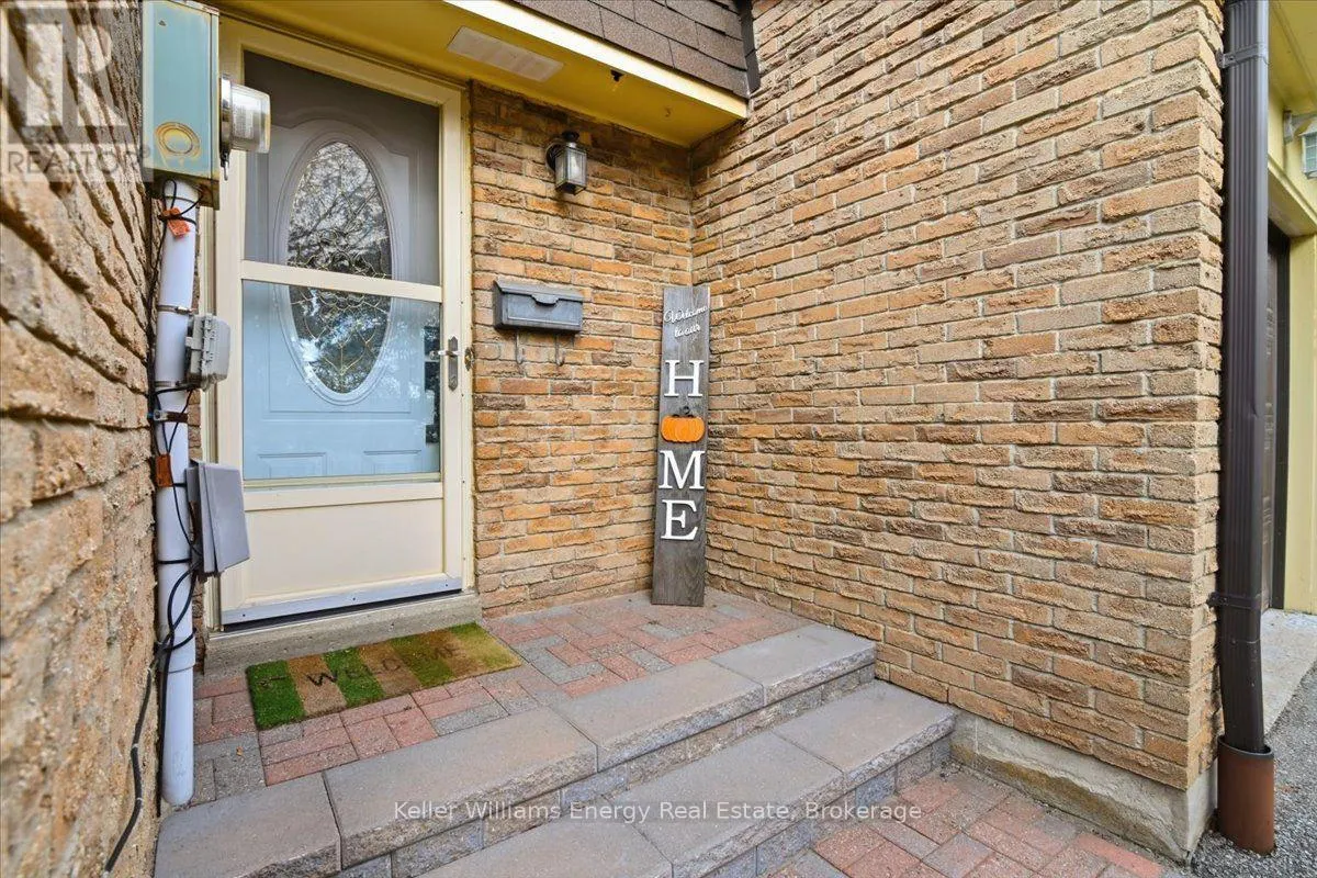 10 - 945 BURNS STREET W #10