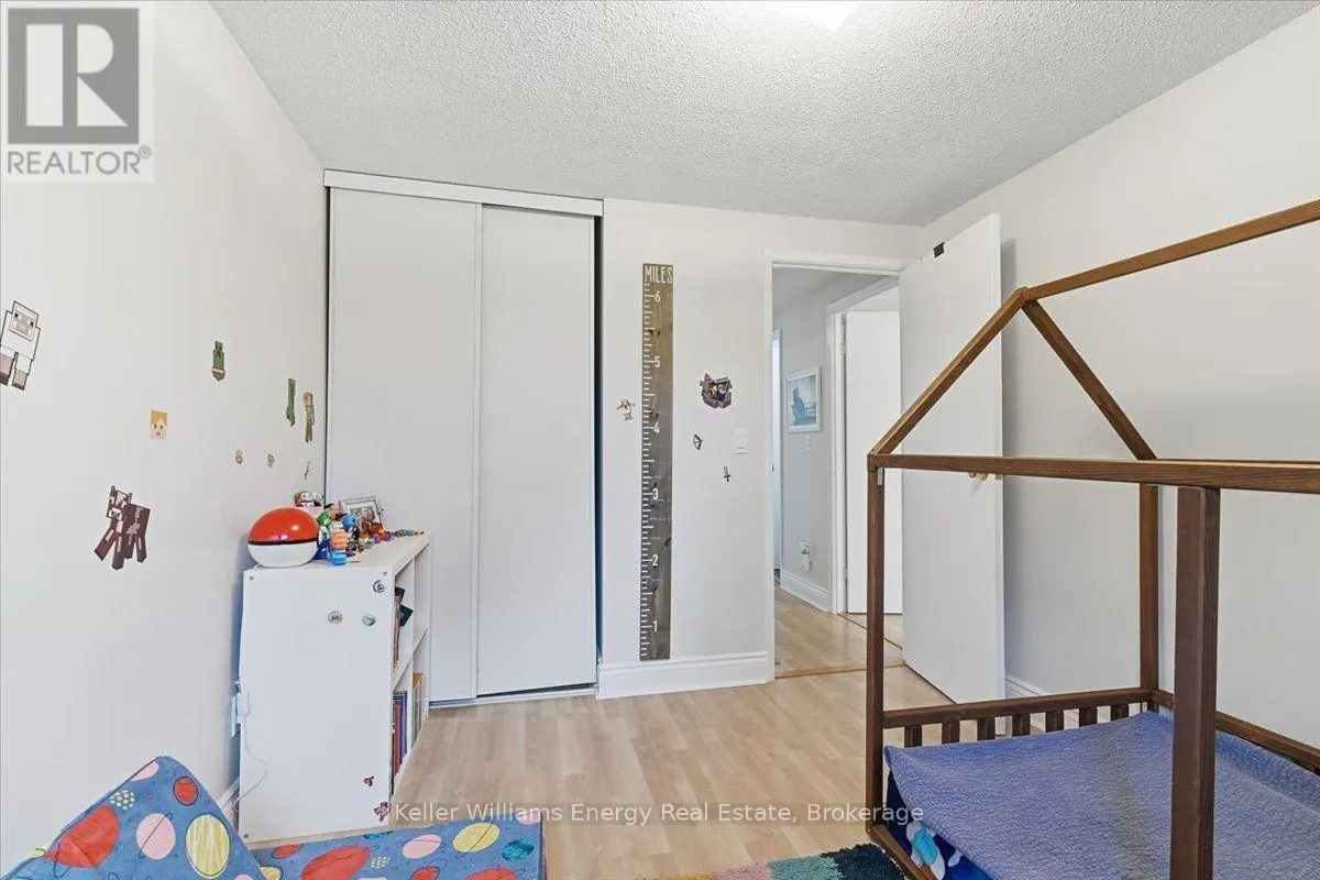 10 - 945 BURNS STREET W #10