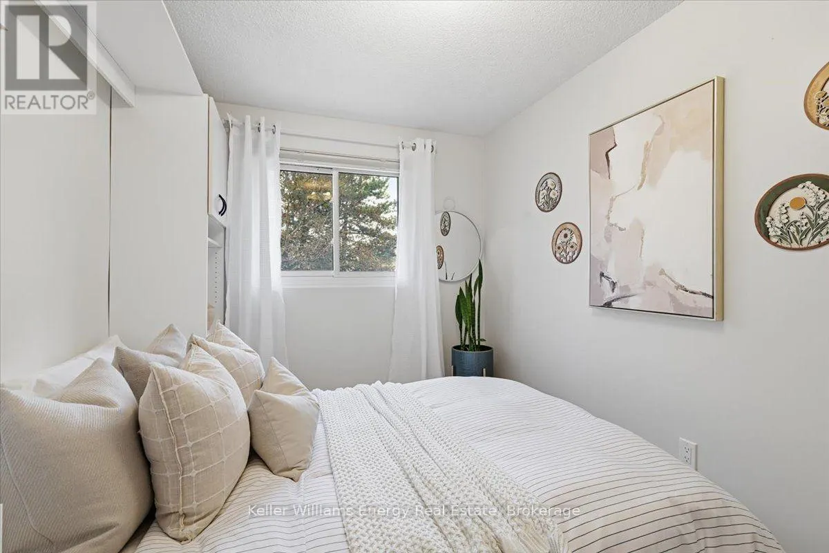 10 - 945 BURNS STREET W #10