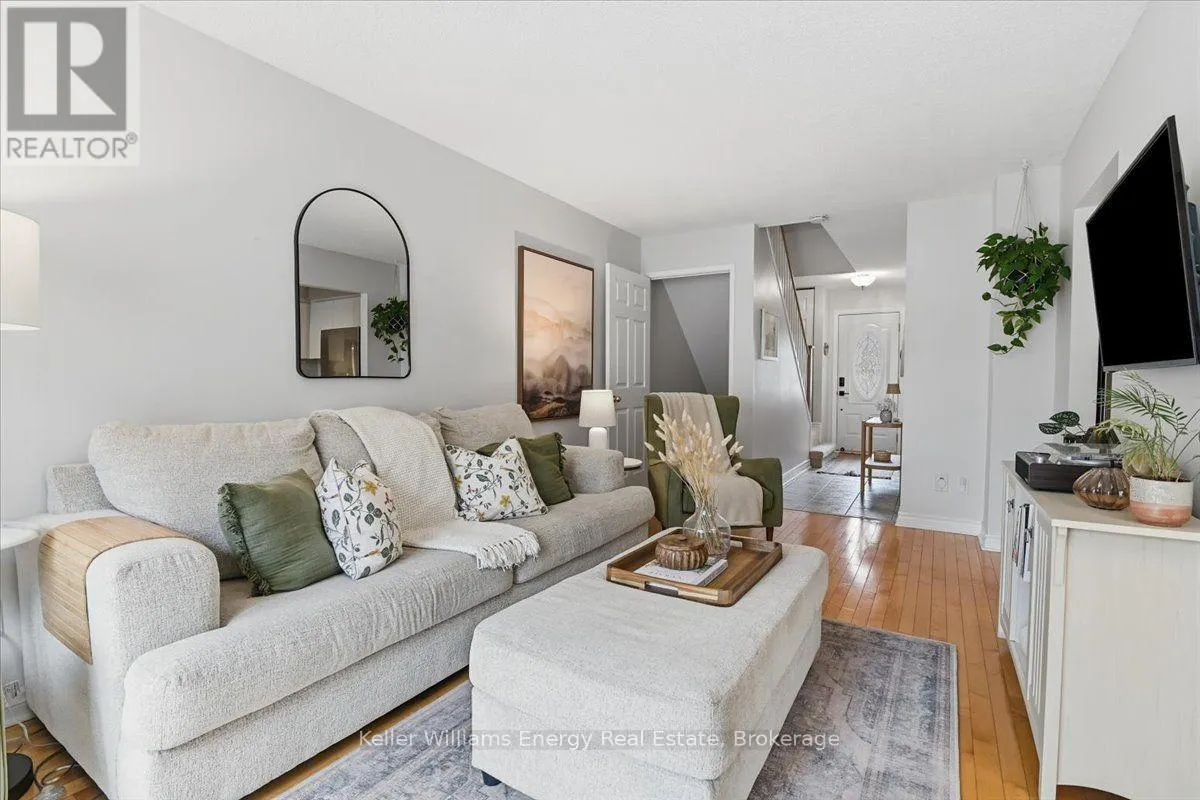 10 - 945 BURNS STREET W #10
