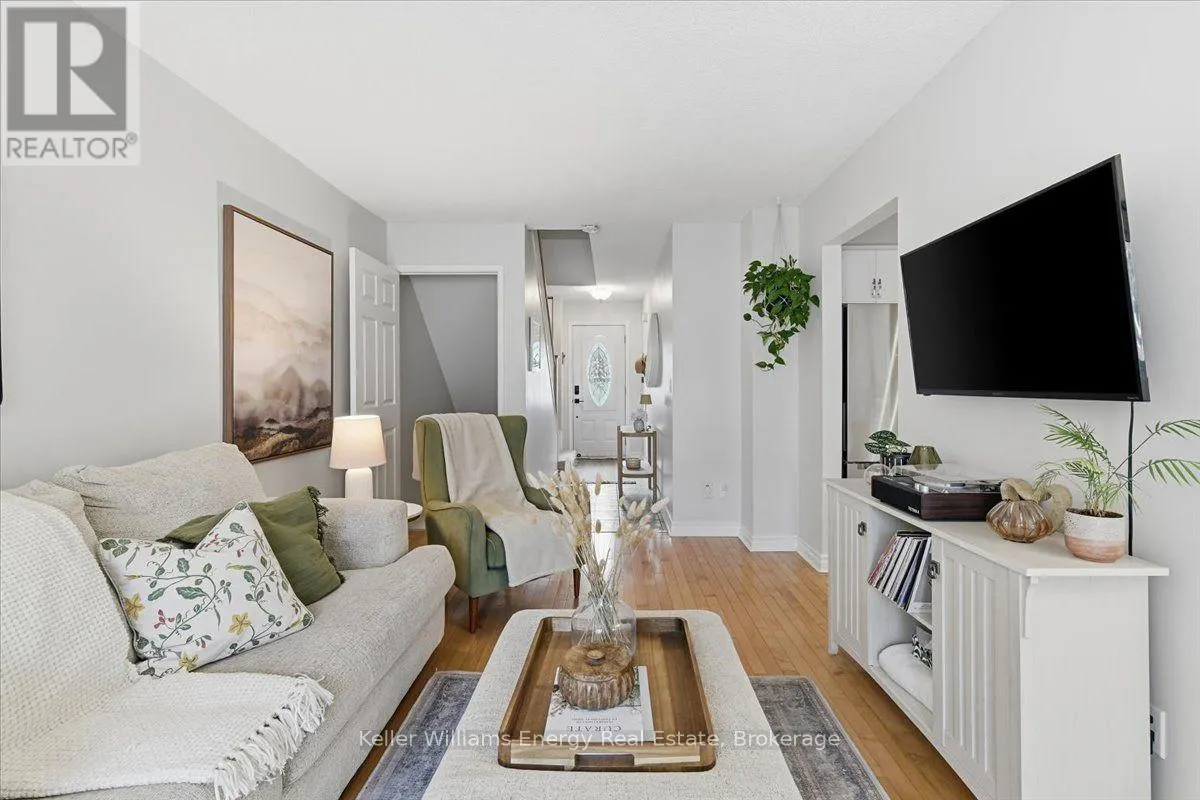 10 - 945 BURNS STREET W #10
