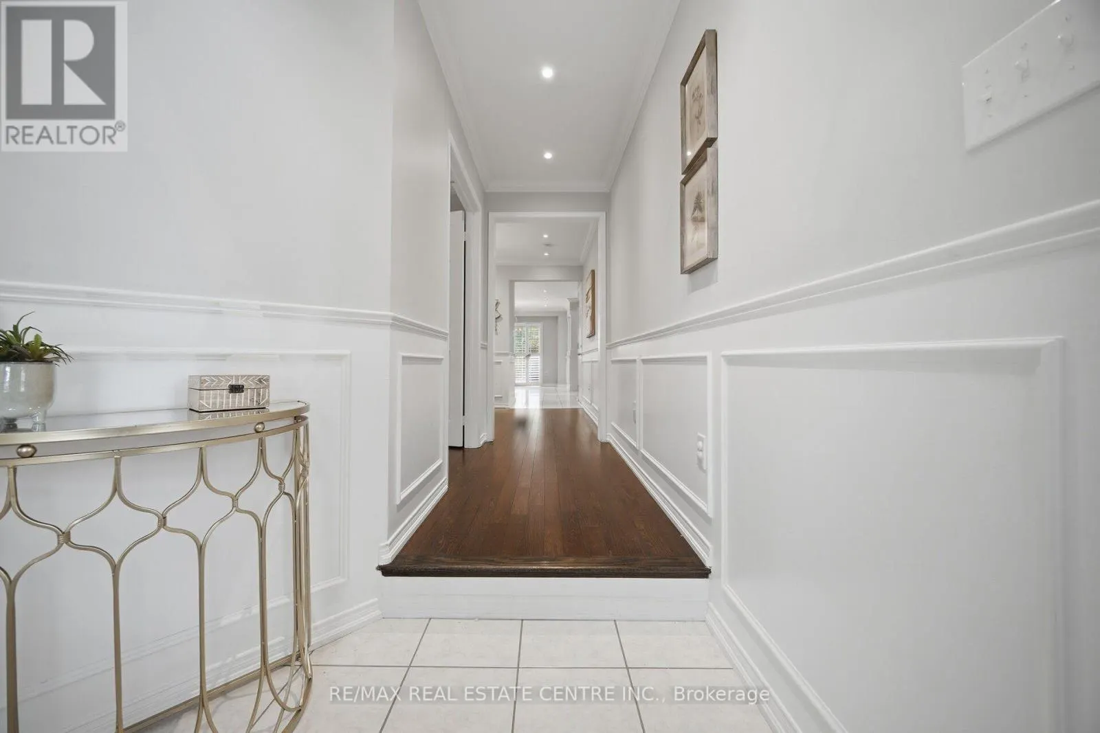 33 MOSELY CRESCENT