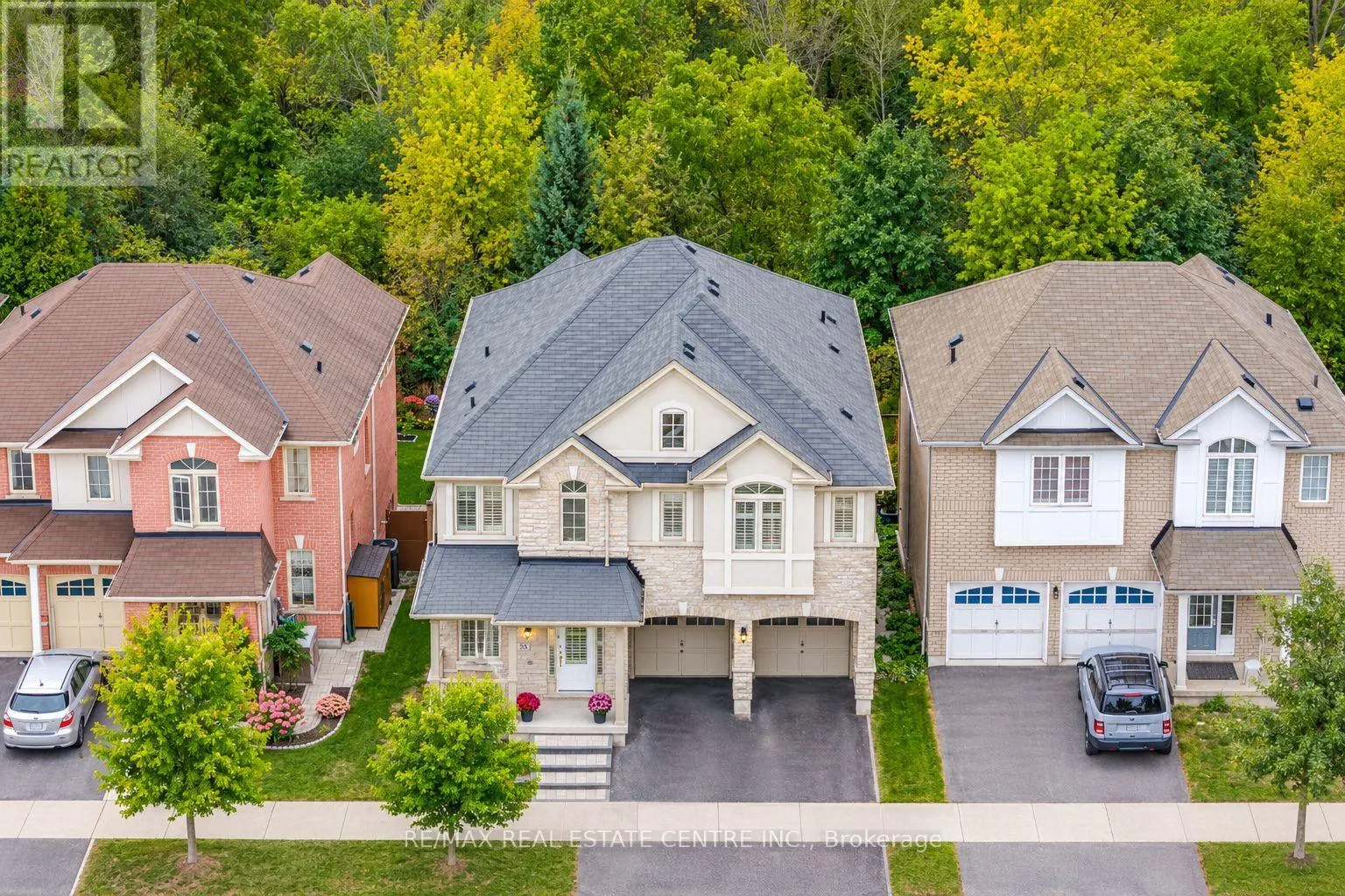 33 MOSELY CRESCENT