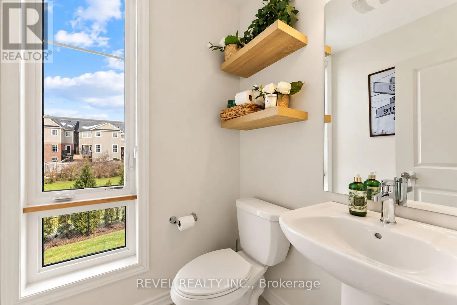 25 LAKE TRAIL WAY
