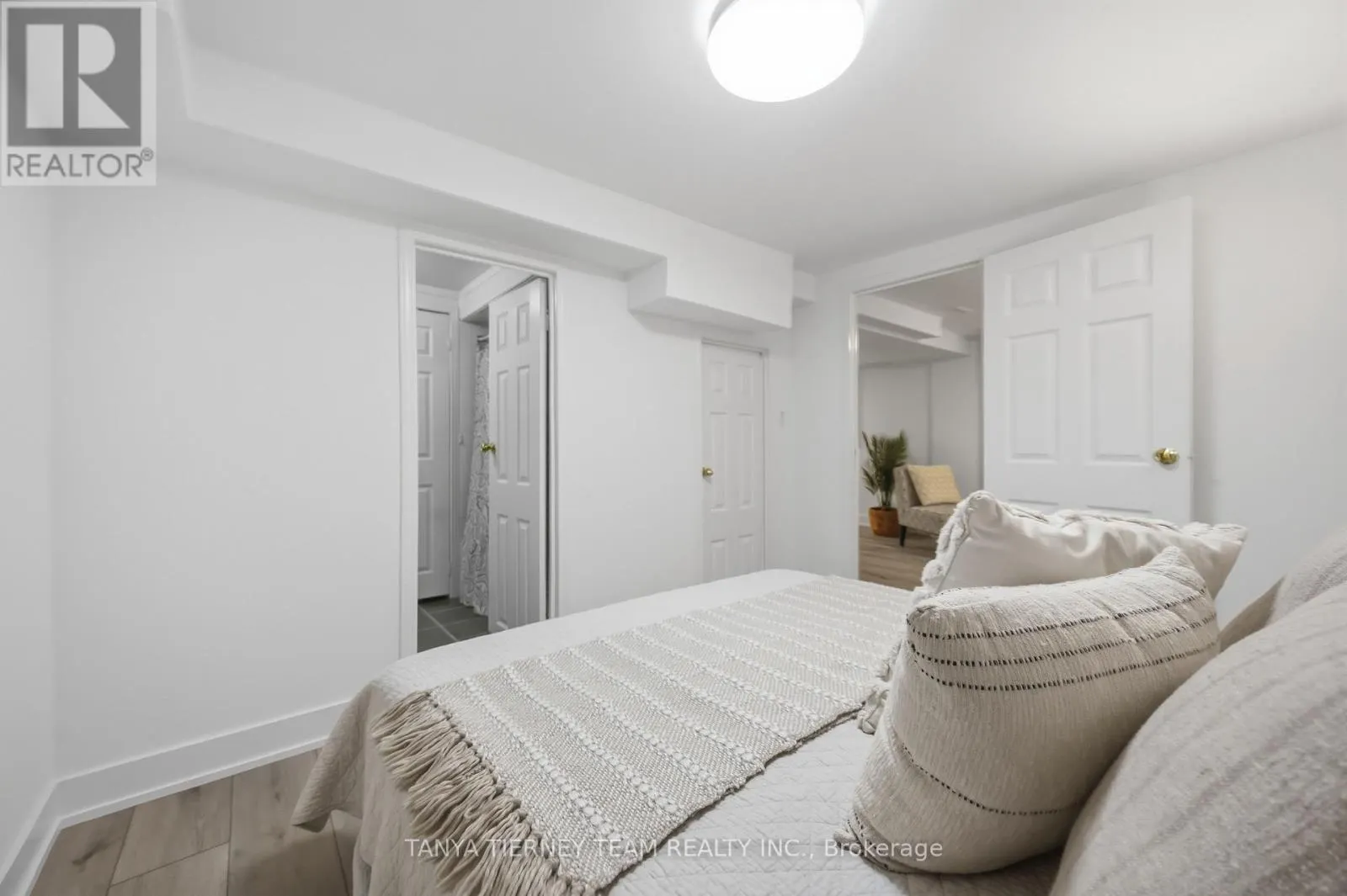 42 OLD COLONY DRIVE