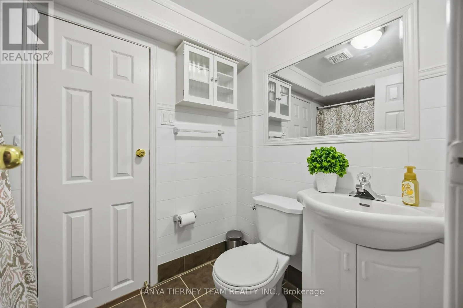 42 OLD COLONY DRIVE