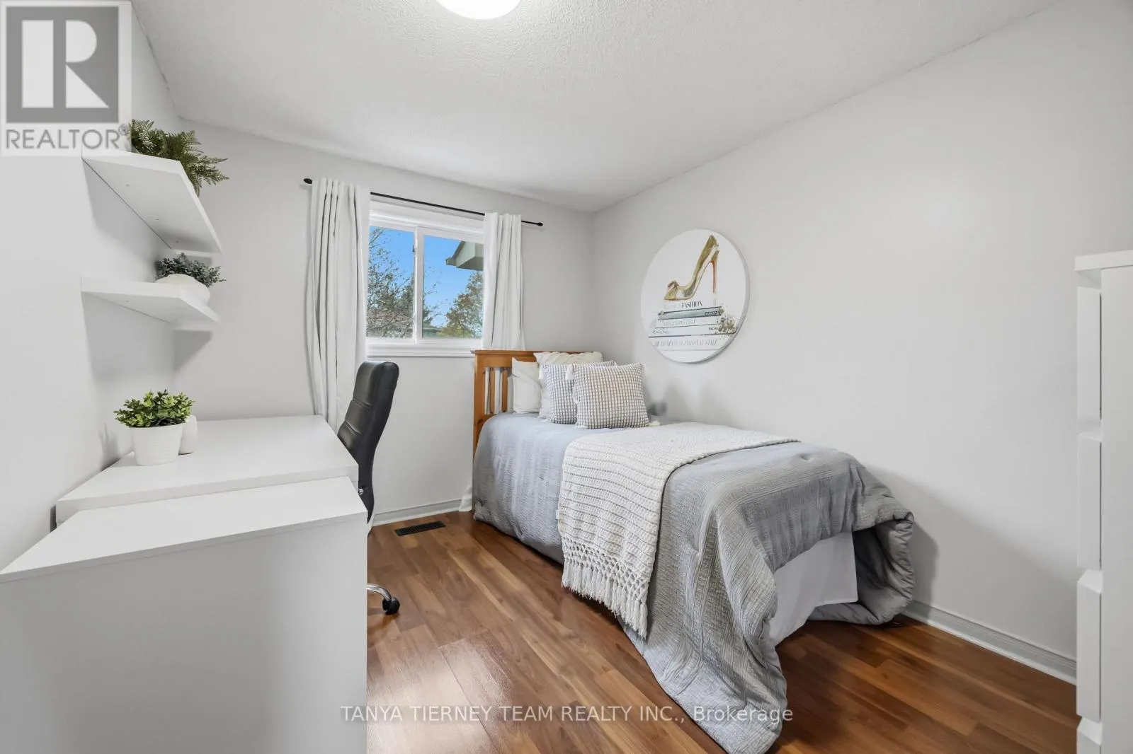 42 OLD COLONY DRIVE