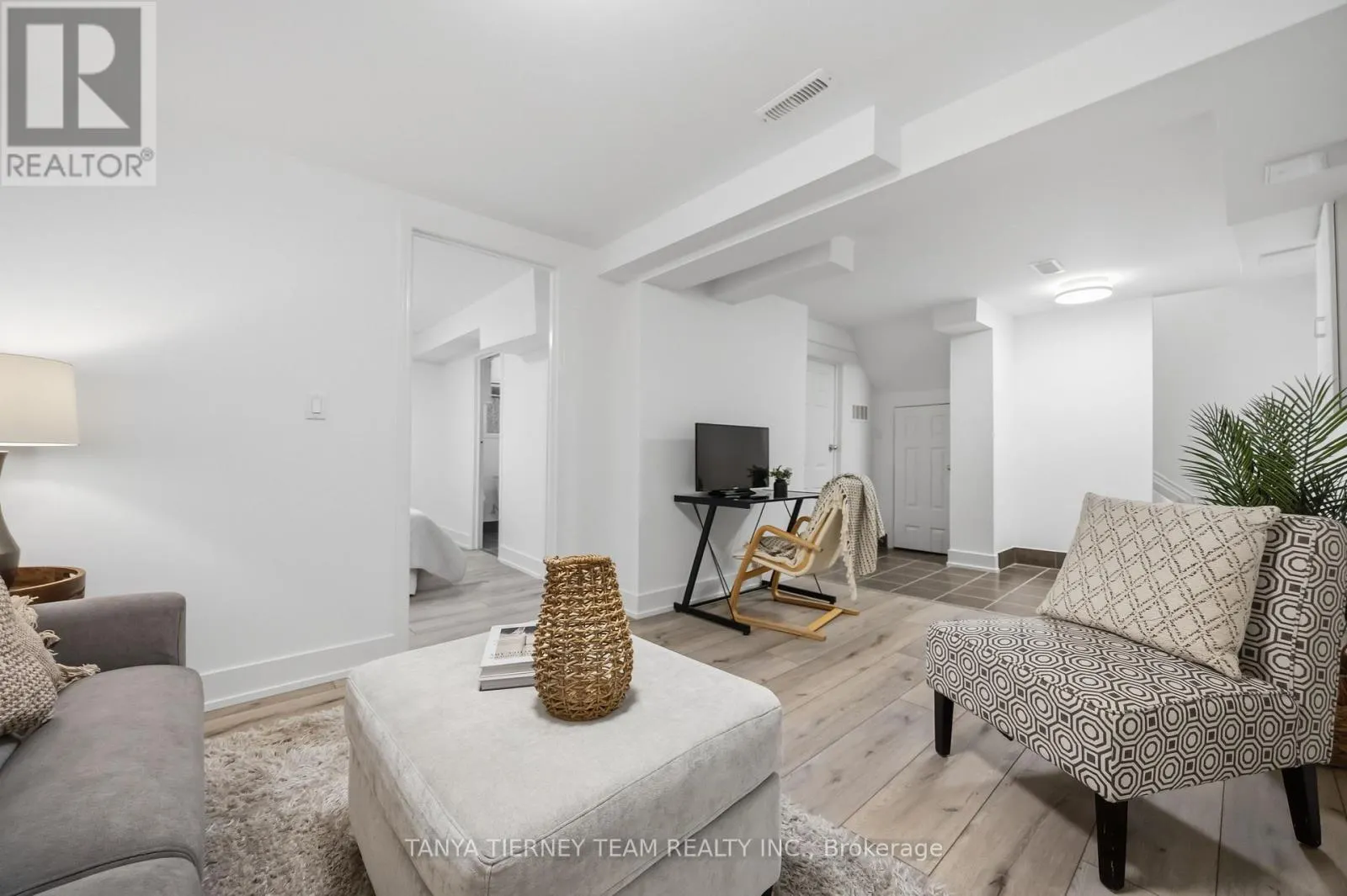 42 OLD COLONY DRIVE