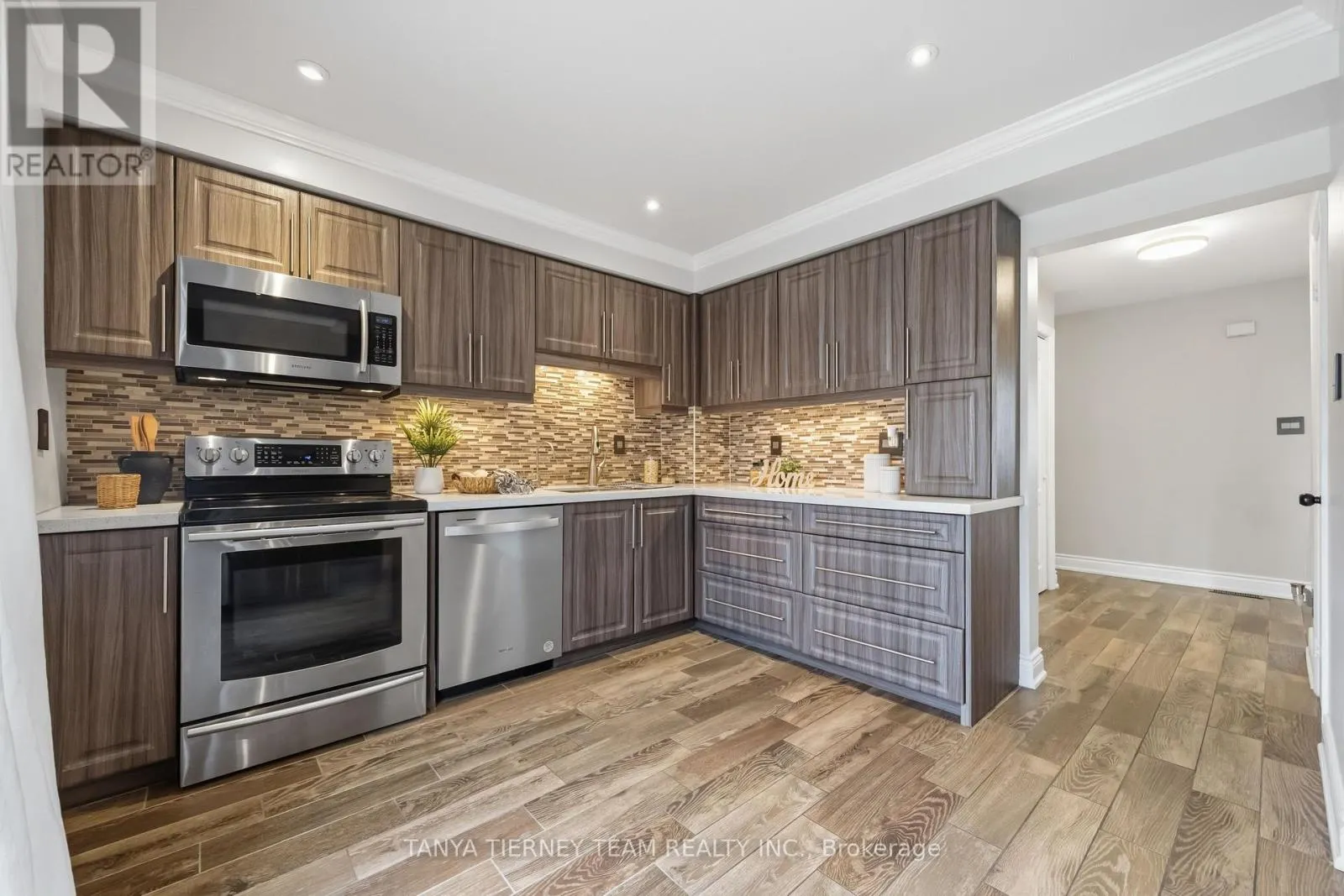 42 OLD COLONY DRIVE