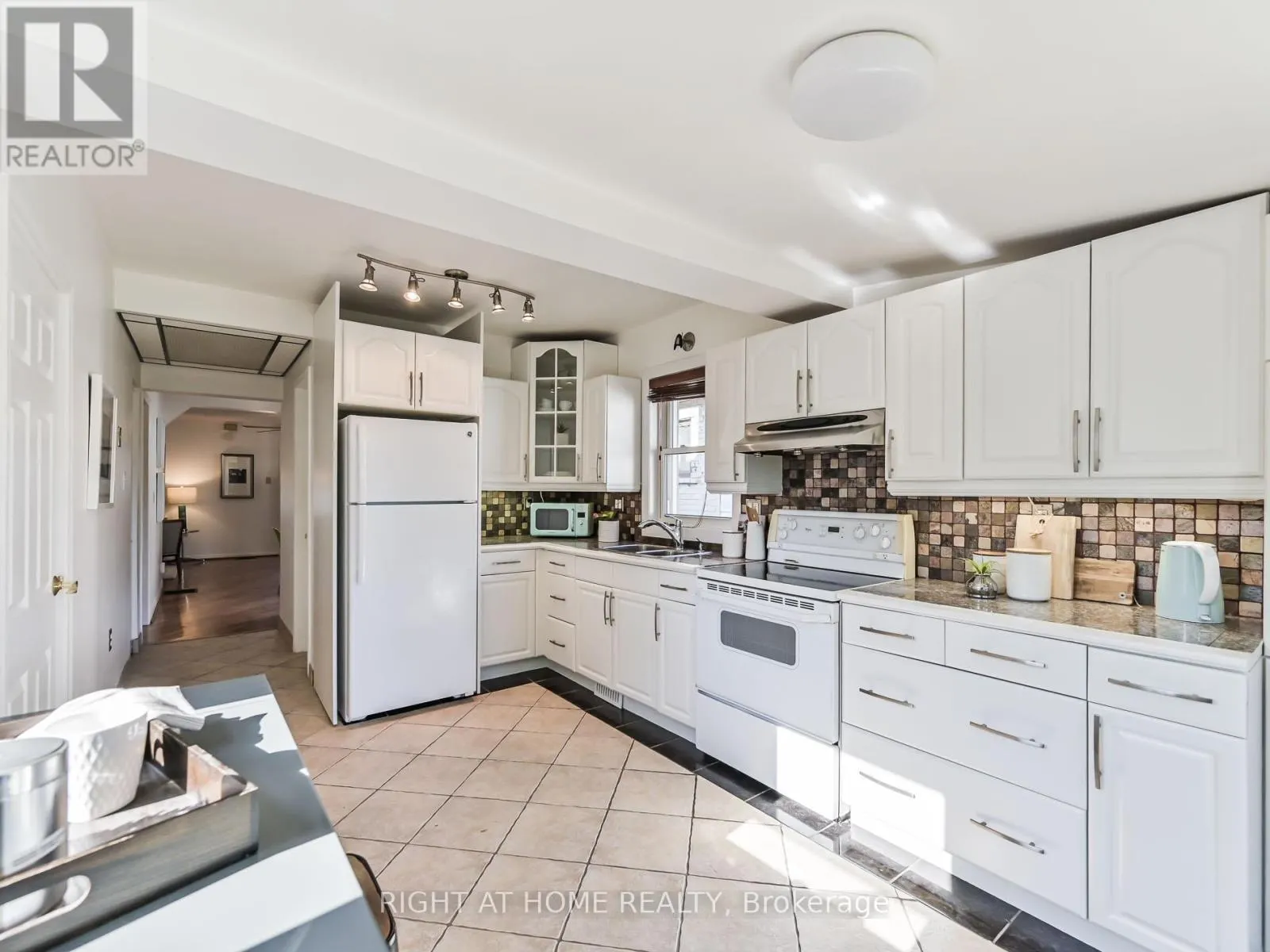 UPPER - 677 MORTIMER AVENUE