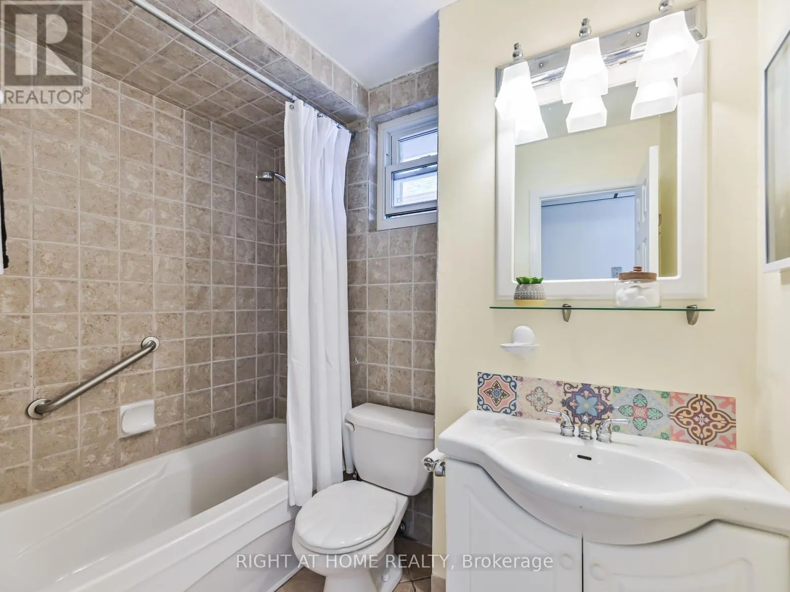 UPPER - 677 MORTIMER AVENUE