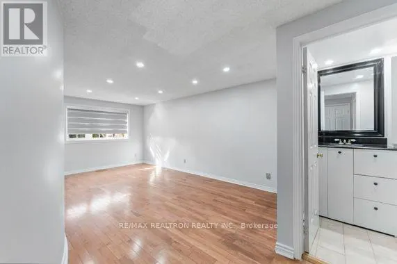 113 HALFMOON SQUARE