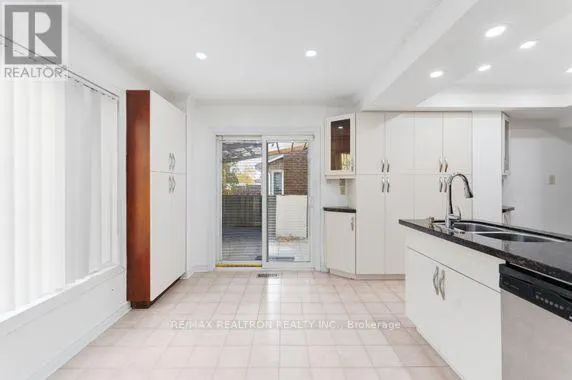 113 HALFMOON SQUARE