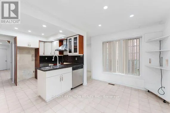 113 HALFMOON SQUARE