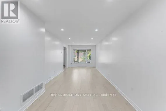 113 HALFMOON SQUARE