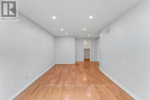 113 HALFMOON SQUARE