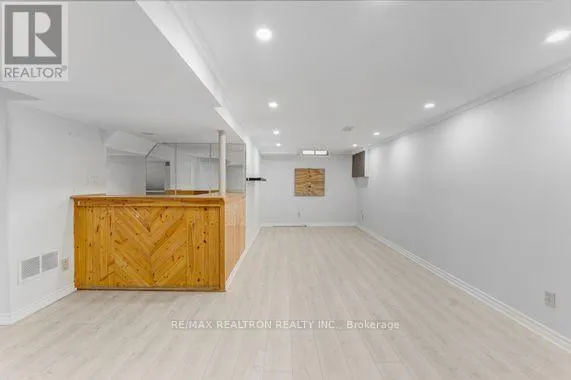 113 HALFMOON SQUARE