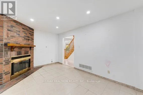113 HALFMOON SQUARE