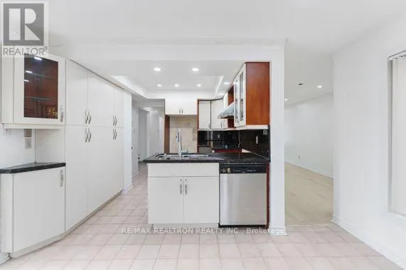 113 HALFMOON SQUARE