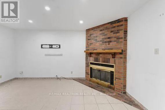 113 HALFMOON SQUARE